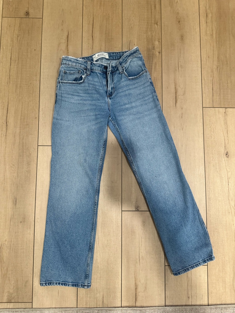 Hollister Size 27